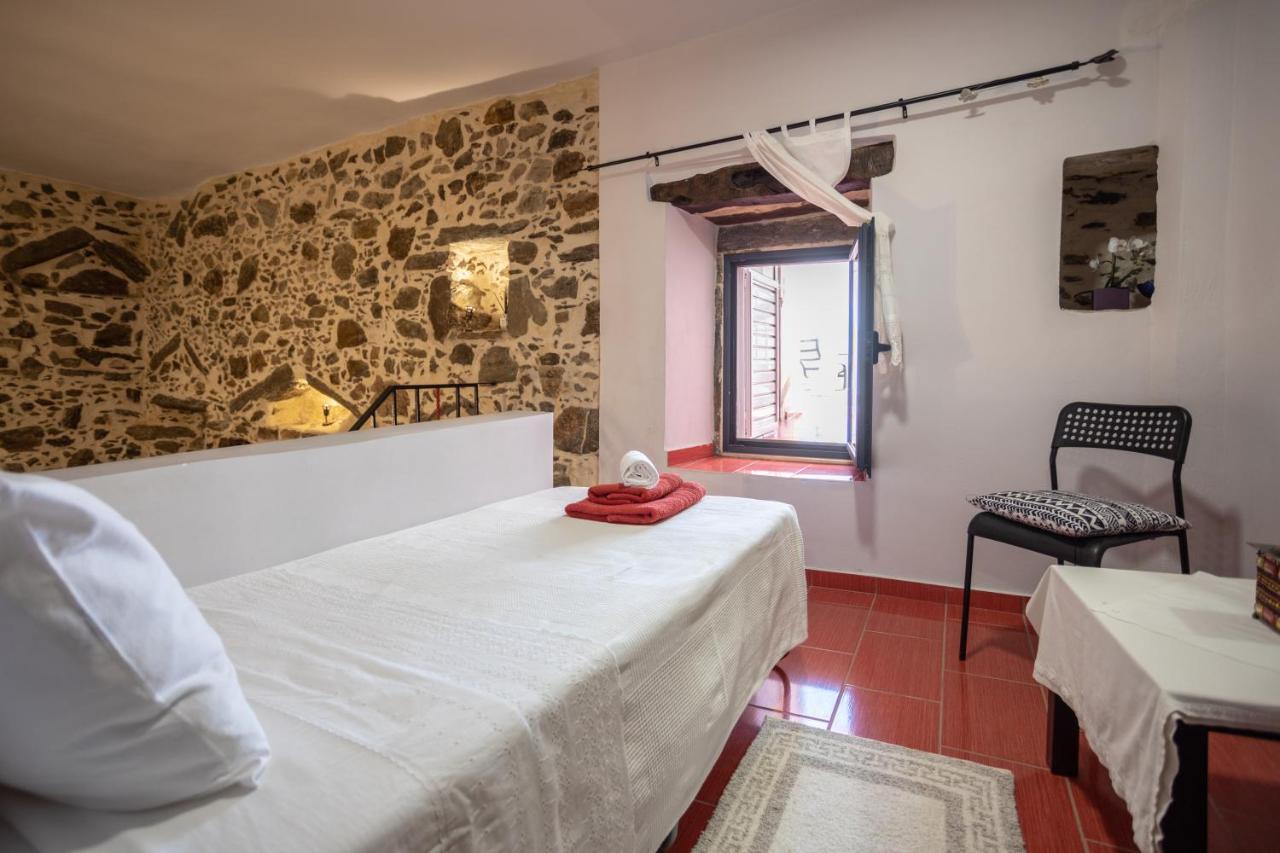 Petrino Paradosiako Country house