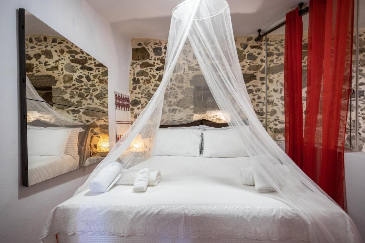 Petrino Paradosiako Country house